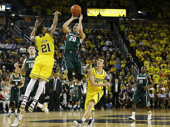 Zak Irvin (21) and Spike Albrecht (2)