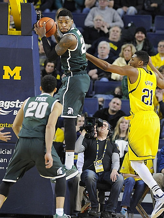 Zak Irvin (21)