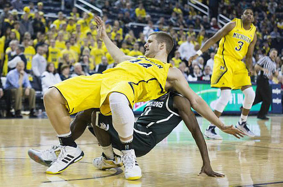 Max Bielfeldt (44) and Kameron Chatman (3)