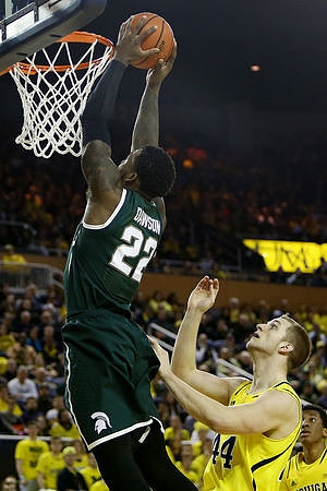 Max Bielfeldt (44) and Aubrey Dawkins (24)