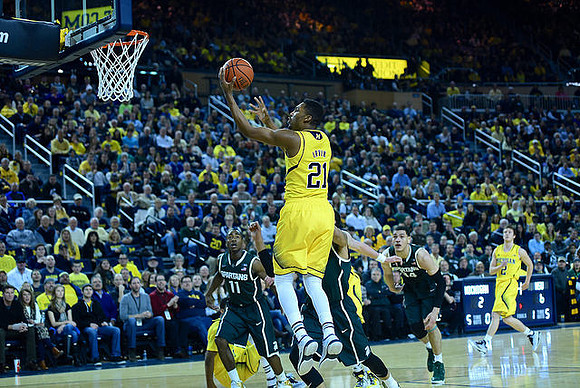 Zak Irvin (21) and Spike Albrecht (2)