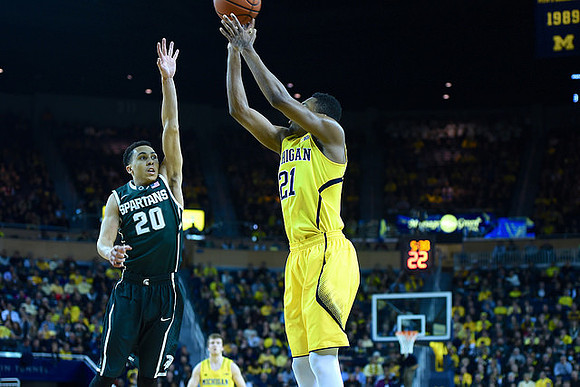 Spike Albrecht (2) and Zak Irvin (21)