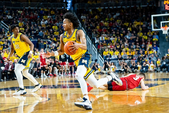 Tarris Reed Jr. (32) and Kobe Bufkin (2)