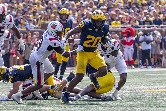 Max Bredeson (44), Davis Warren (16), and Kalel Mullings (20)