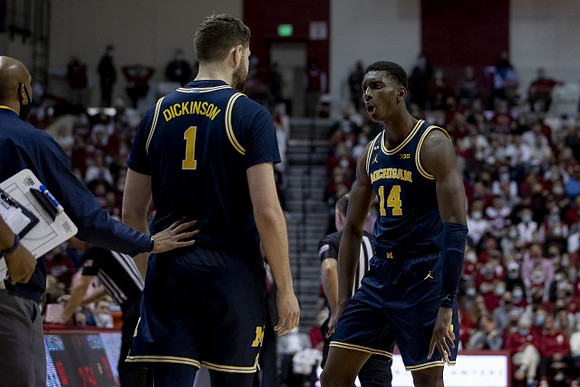 Saddi Washington, Hunter Dickinson (1), and Moussa Diabate (14)