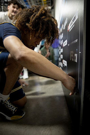 Tre Donaldson (3) and Michigan Team