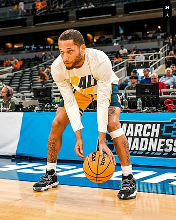 DeVante' Jones (12)