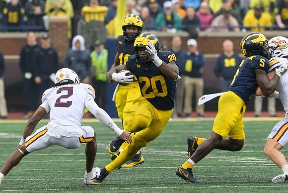 Alex Orji (10), Kalel Mullings (20), and C.J. Charleston (5)