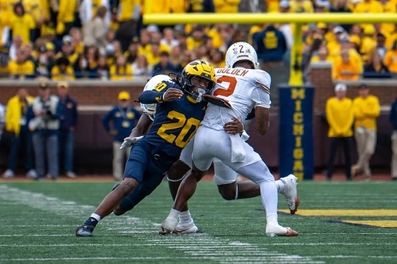 Jyaire Hill (20)