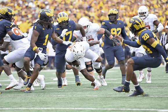 Jaishawn Barham (1), Enow Etta (17), Ike Iwunnah (92), and Jyaire Hill (20)