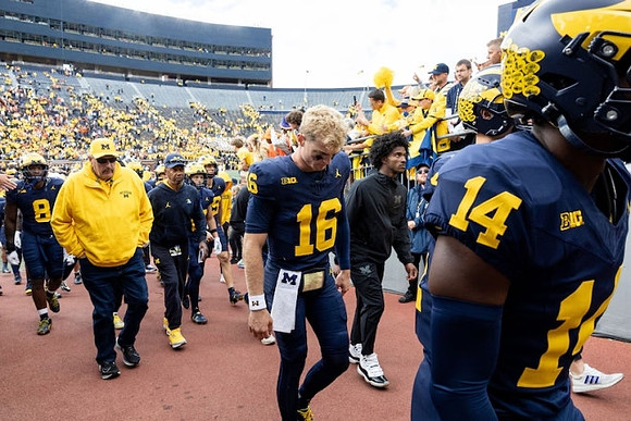 Davis Warren (16) and Michigan Team