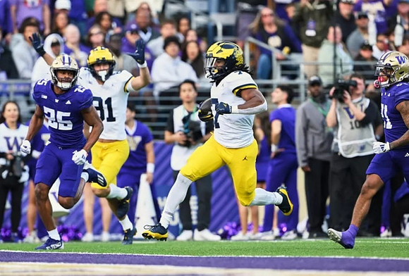 Peyton O'Leary (81) and Donovan Edwards (7)
