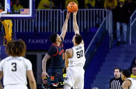 L.J. Cason (2), Vladislav Goldin (50), and Nimari Burnett (4)