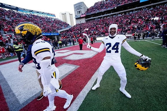 Quinten Johnson (28) and Myles Pollard (24)