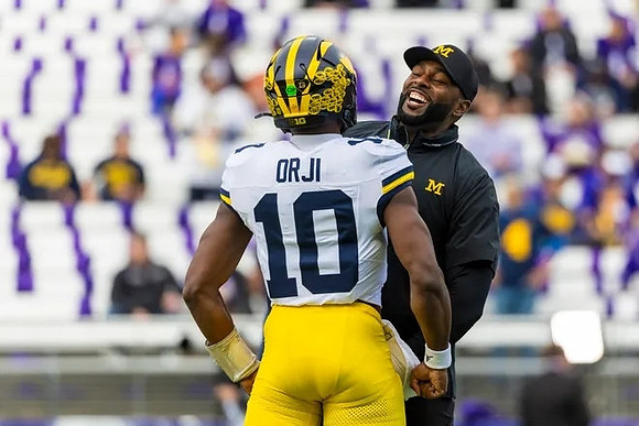Alex Orji (10) and Sherrone Moore