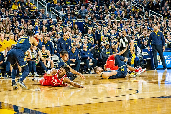 Dug McDaniel (0), Jett Howard (13), Hunter Dickinson (1), and Juwan Howard