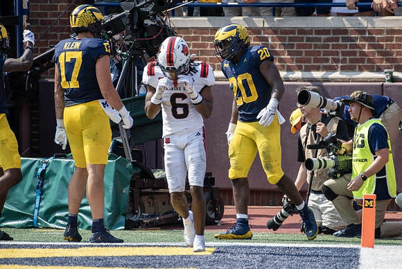 Marlin Klein (17) and Kalel Mullings (20)