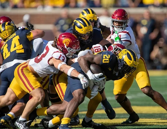Max Bredeson (44) and Kalel Mullings (20)