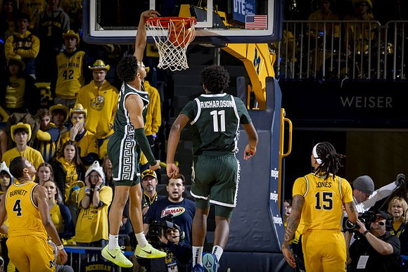Nimari Burnett (4) and Rubin Jones (15)