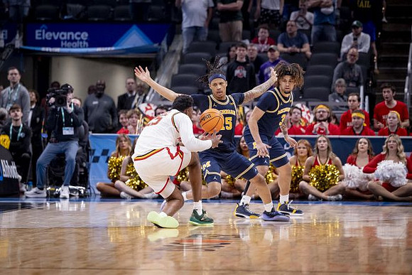 Rubin Jones (15) and Tre Donaldson (3)