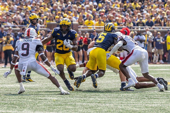 Davis Warren (16), Kalel Mullings (20), and C.J. Charleston (5)