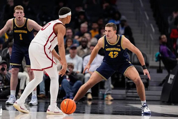 Danny Wolf (1) and Will Tschetter (42)