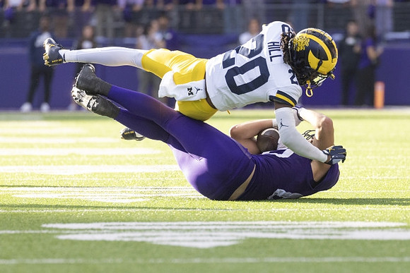 Jyaire Hill (20)