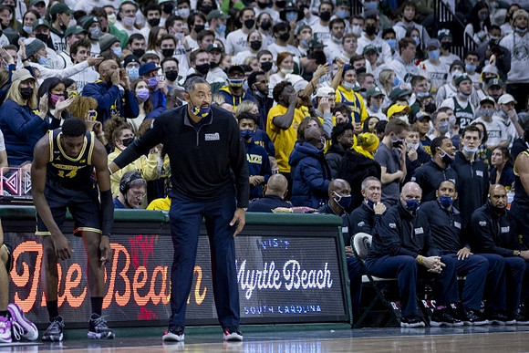 Moussa Diabate (14) and Juwan Howard