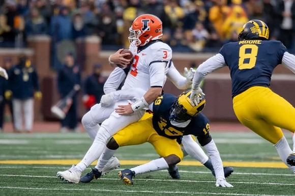 Rod Moore (19) and Derrick Moore (8)