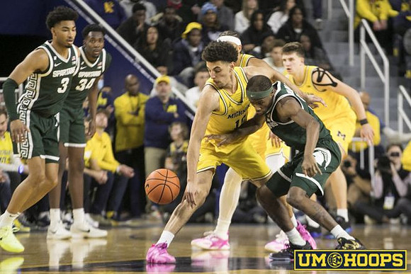Justin Pippen (10) and Will Tschetter (42)