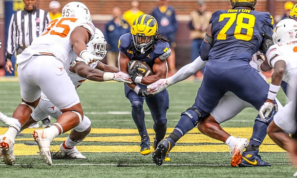 Donovan Edwards (7) and Myles Hinton (78)