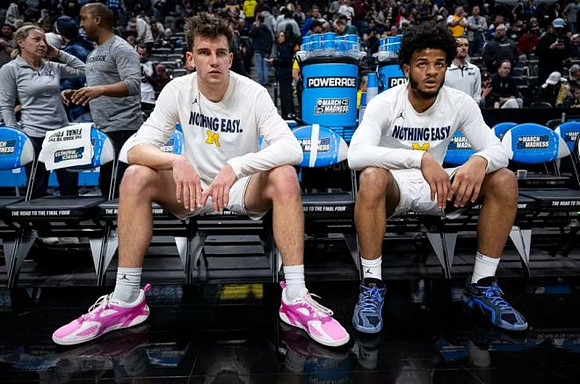 Will Tschetter (42) and Roddy Gayle Jr. (11)