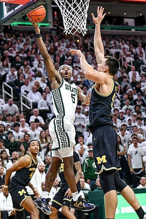 Nimari Burnett (4) and Vladislav Goldin (50)