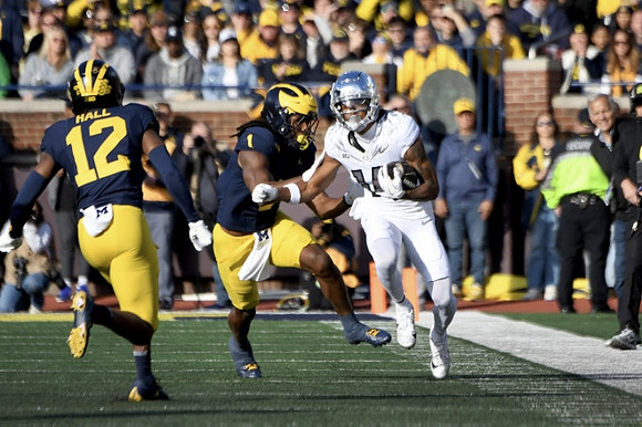 Aamir Hall (12) and Jaishawn Barham (1)