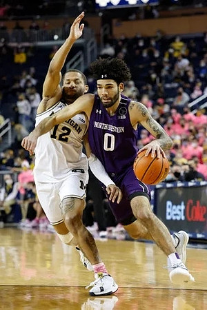 DeVante' Jones (12)
