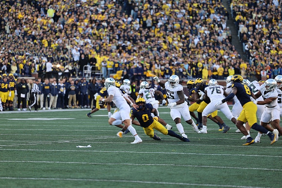 Josaiah Stewart (0) and Derrick Moore (8)