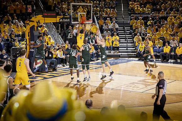 Danny Wolf (1), Nimari Burnett (4), and Tre Donaldson (3)