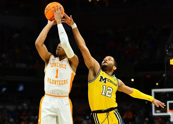 DeVante' Jones (12)