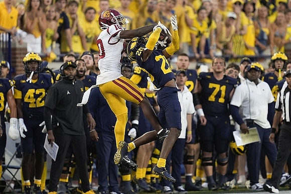 Jyaire Hill (20)