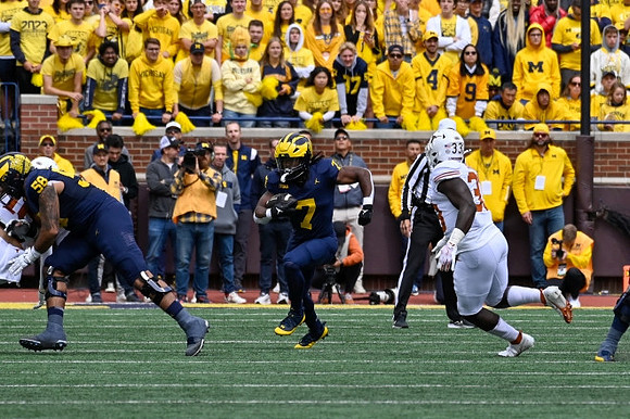 Giovanni El-Hadi (58) and Donovan Edwards (7)