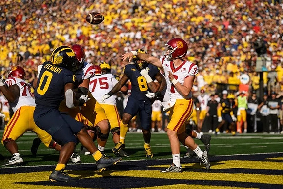 Josaiah Stewart (0) and Derrick Moore (8)