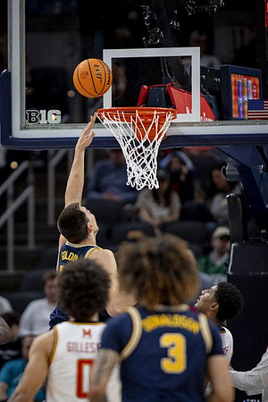 Vladislav Goldin (50) and Tre Donaldson (3)