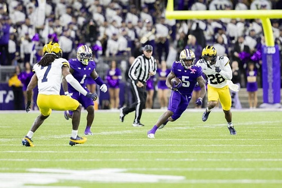 Makari Paige (7) and Quinten Johnson (28)