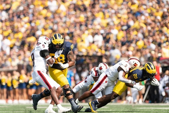 Giovanni El-Hadi (58) and Kalel Mullings (20)