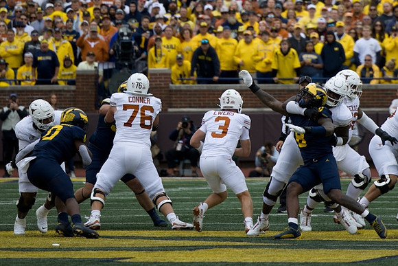 Josaiah Stewart (0) and Derrick Moore (8)