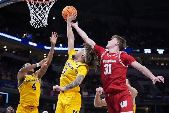 Nimari Burnett (4), Tre Donaldson (3), and Vladislav Goldin (50)