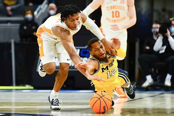 DeVante' Jones (12)
