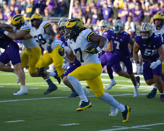 Giovanni El-Hadi (58) and Donovan Edwards (7)