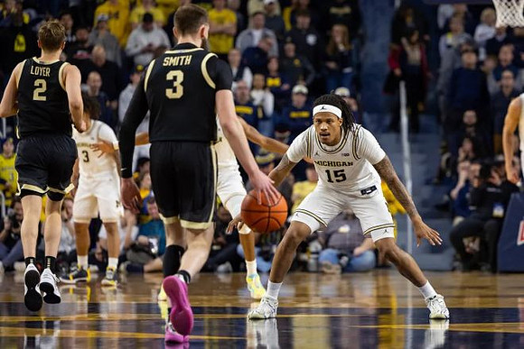 Tre Donaldson (3) and Rubin Jones (15)