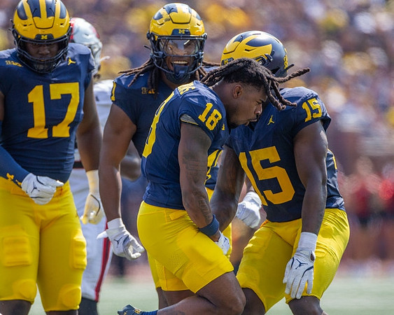 Enow Etta (17), Ja'Den McBurrows (18), Ernest Hausmann (15), and Jaishawn Barham (1)